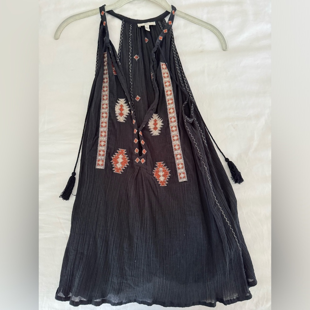Joie racer back with front clip closure and tassels size small